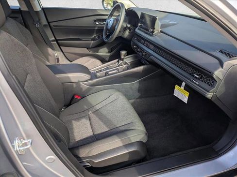 Certified 2025 Honda Accord SE image 17