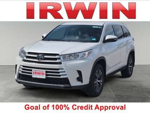 Used 2019 Toyota Highlander LE AWD/4WD image 1