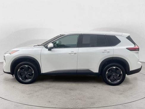 Used 2025 Nissan Rogue SV AWD/4WD image 2