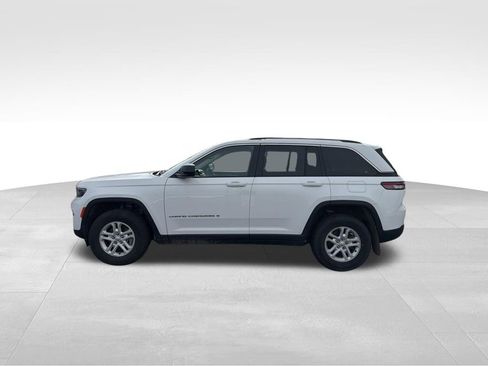 Certified 2023 Jeep Grand Cherokee Laredo AWD/4WD image 5