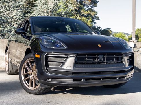 Certified 2023 Porsche Macan Turbo AWD/4WD image 9