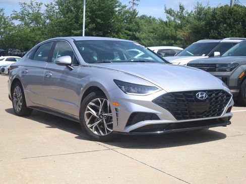 Used 2023 Hyundai Sonata SEL FWD image 2