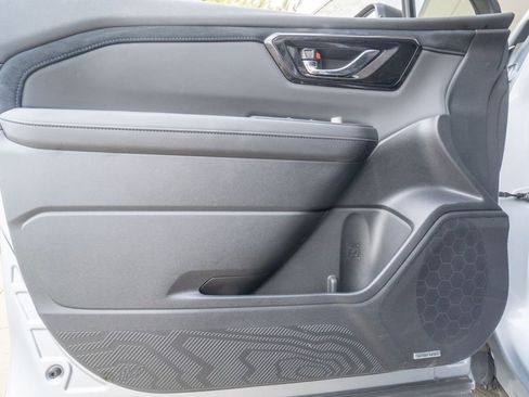 Used 2025 Subaru Forester Limited w/ Popular Package image 7