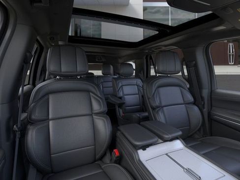 New 2025 Lincoln Navigator Reserve w/ Jet Appearance Package AWD/4WD image 10