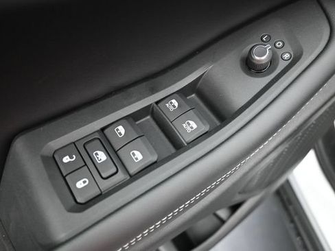Used 2025 Jeep Grand Cherokee Laredo AWD/4WD image 16