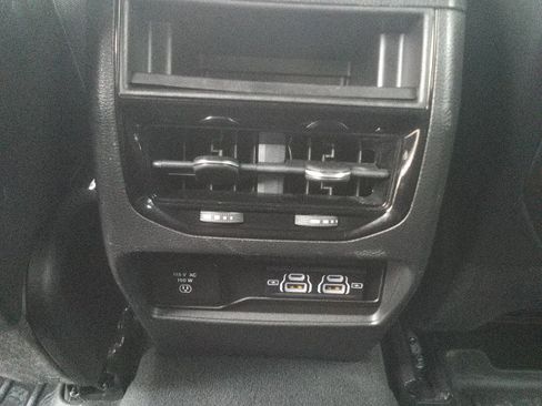 Used 2022 Jeep Grand Cherokee Altitude image 12