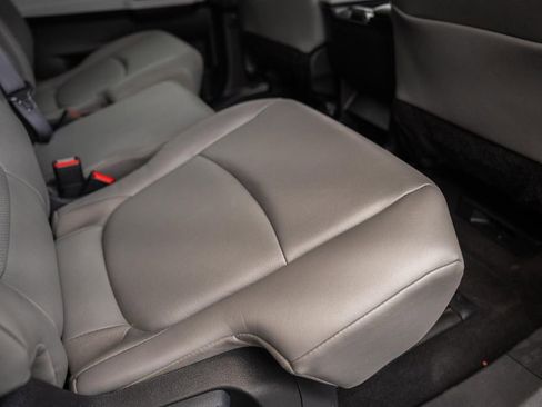 Used 2025 Toyota Sienna XLE FWD image 36