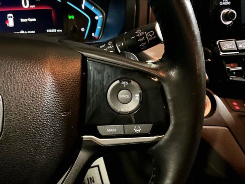 Used 2018 Honda Odyssey Touring image 25