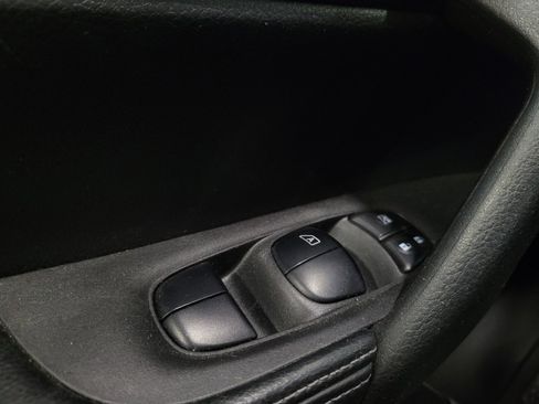 Used 2016 Nissan Rogue S AWD/4WD image 27
