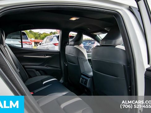 Used 2025 Toyota Camry SE image 16