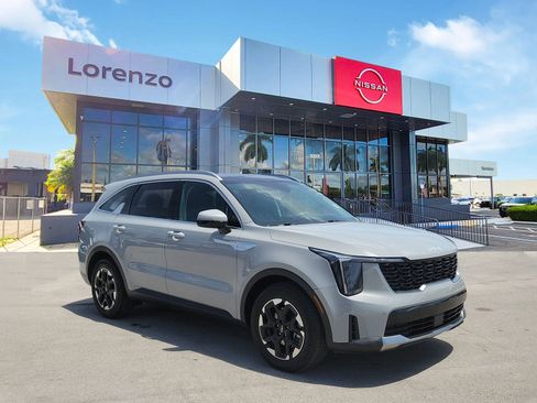 Used 2025 Kia Sorento S w/ Panoramic Sunroof Package FWD image 3