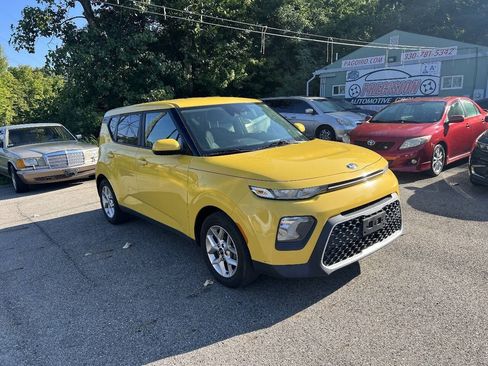 Used 2020 Kia Soul S FWD image 1