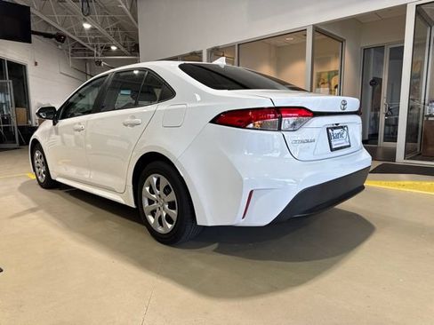 Used 2022 Toyota Corolla LE FWD image 5