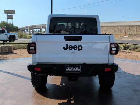 Used 2024 Jeep Gladiator Sport AWD/4WD image 3