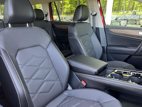 Used 2024 Volkswagen Atlas SE AWD/4WD image 7