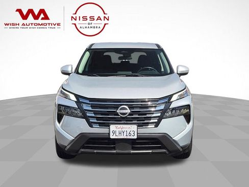 Certified 2024 Nissan Rogue SV FWD image 2