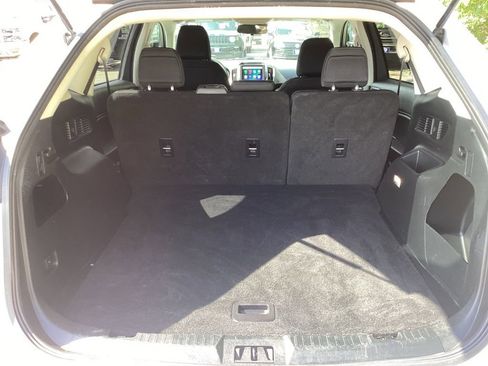 Used 2021 Ford Edge SE image 10