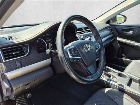 Used 2016 Toyota Camry SE w/ Moonroof Package FWD image 10