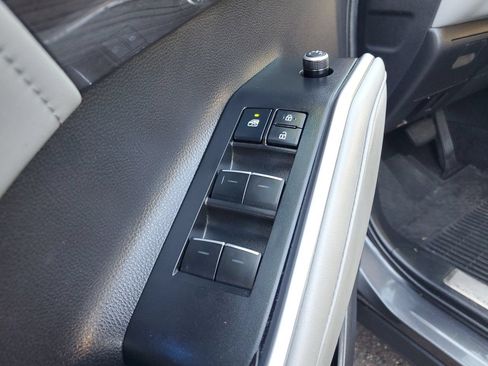 Used 2022 Toyota Highlander Platinum FWD image 18