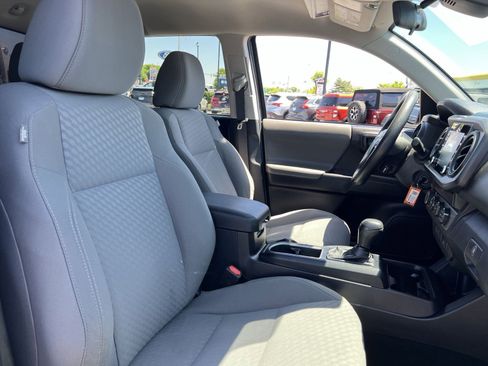 Used 2020 Toyota Tacoma SR AWD/4WD image 33