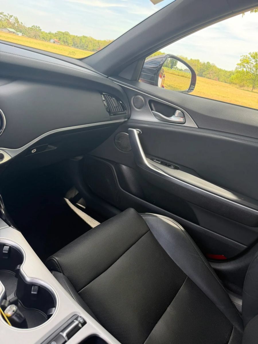 Used 2019 Kia Stinger GT1 AWD/4WD image 14