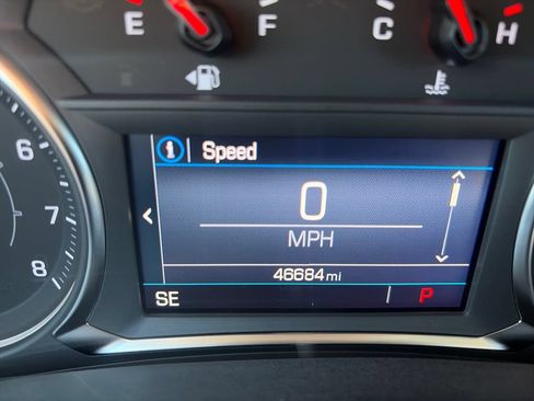 Used 2024 GMC Terrain SLE AWD/4WD image 17