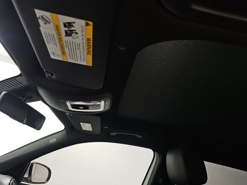 Used 2022 Mercedes-Benz GLB 250 4MATIC w/ Premium Package Lite image 7