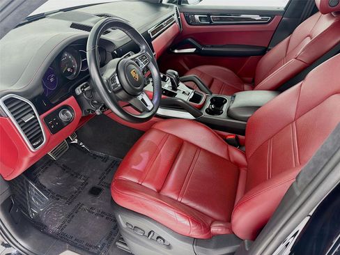 Used 2023 Porsche Cayenne Turbo S AWD/4WD image 4