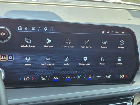 Certified 2025 Chevrolet Traverse LT FWD image 15
