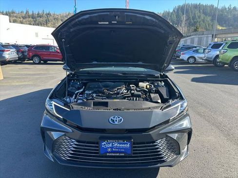 Certified 2025 Toyota Camry XLE image 5