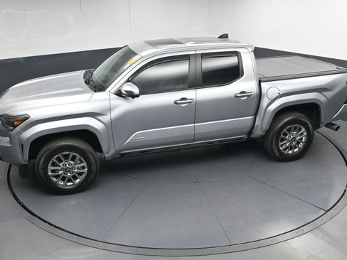 Used 2024 Toyota Tacoma Limited image 34