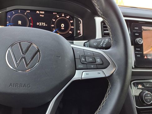 Used 2022 Volkswagen Atlas Cross Sport SE image 32