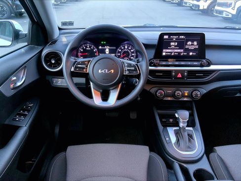 Used 2023 Kia Forte LXS w/ LXS Technology Package FWD image 7