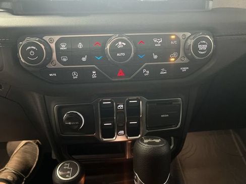 Used 2025 Jeep Wrangler Unlimited Sahara w/ Safety Group AWD/4WD image 17