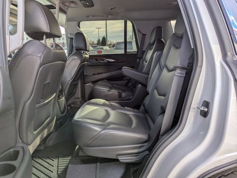Used 2020 Cadillac Escalade Premium Luxury image 32