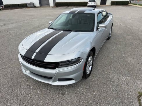 Used 2019 Dodge Charger SXT w/ Leather Interior Group RWD image 2