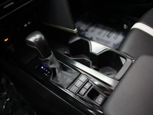 Used 2025 Toyota Camry SE w/ Convenience Package image 16