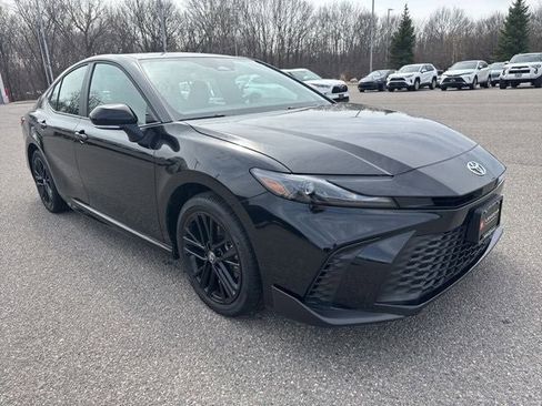 Used 2026 Toyota Camry SE w/ Convenience Package image 3