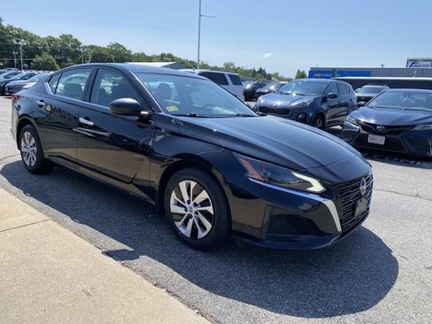 Used 2024 Nissan Altima 2.5 S FWD image 6