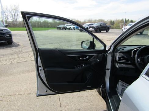 Used 2025 Subaru Outback Limited AWD/4WD image 21
