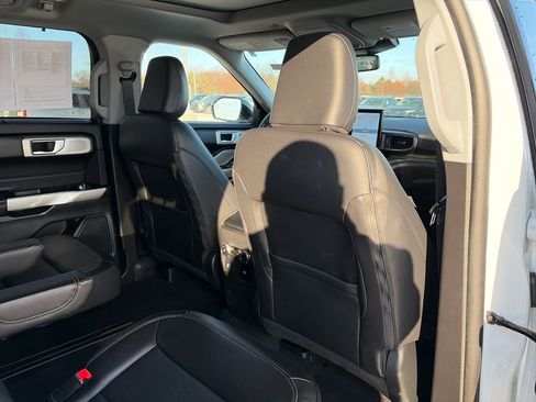 Used 2023 Ford Explorer Limited w/ Limited Technology Package image 36