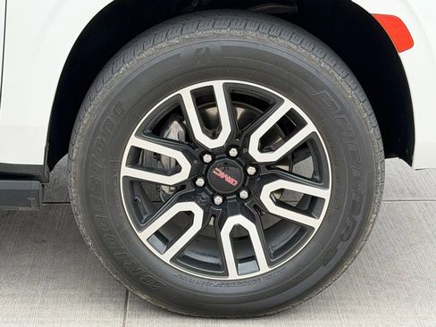 Used 2021 GMC Yukon AT4 w/ AT4 Premium Package AWD/4WD image 8