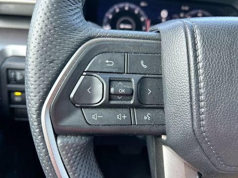Certified 2025 Toyota Tacoma TRD Off-Road AWD/4WD image 16