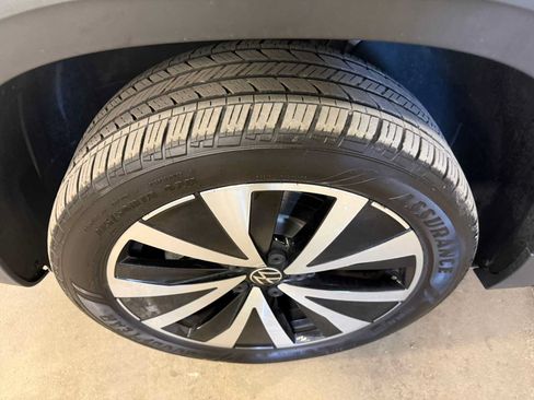 Certified 2023 Volkswagen Taos SE FWD image 8