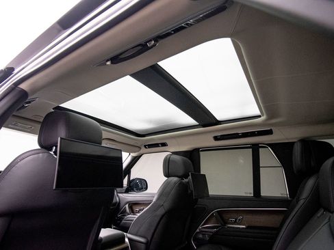 Used 2023 Land Rover Range Rover Autobiography AWD/4WD image 22
