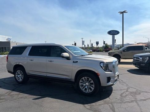 Used 2022 GMC Yukon XL Denali w/ Max Trailering Package AWD/4WD image 3