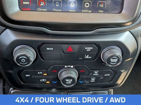 Used 2023 Jeep Renegade Latitude AWD/4WD image 18
