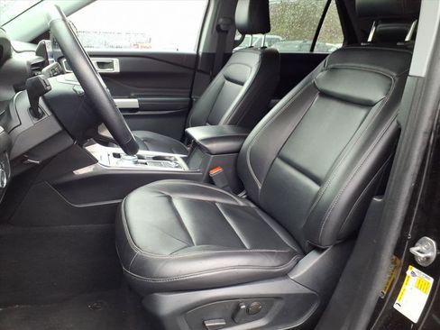 Certified 2023 Ford Explorer XLT w/ Equipment Group 202A image 8