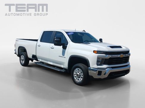 Used 2024 Chevrolet Silverado 2500 LT image 1