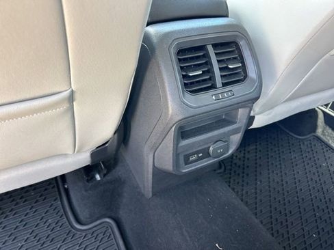 Used 2019 Volkswagen Tiguan SE FWD image 10